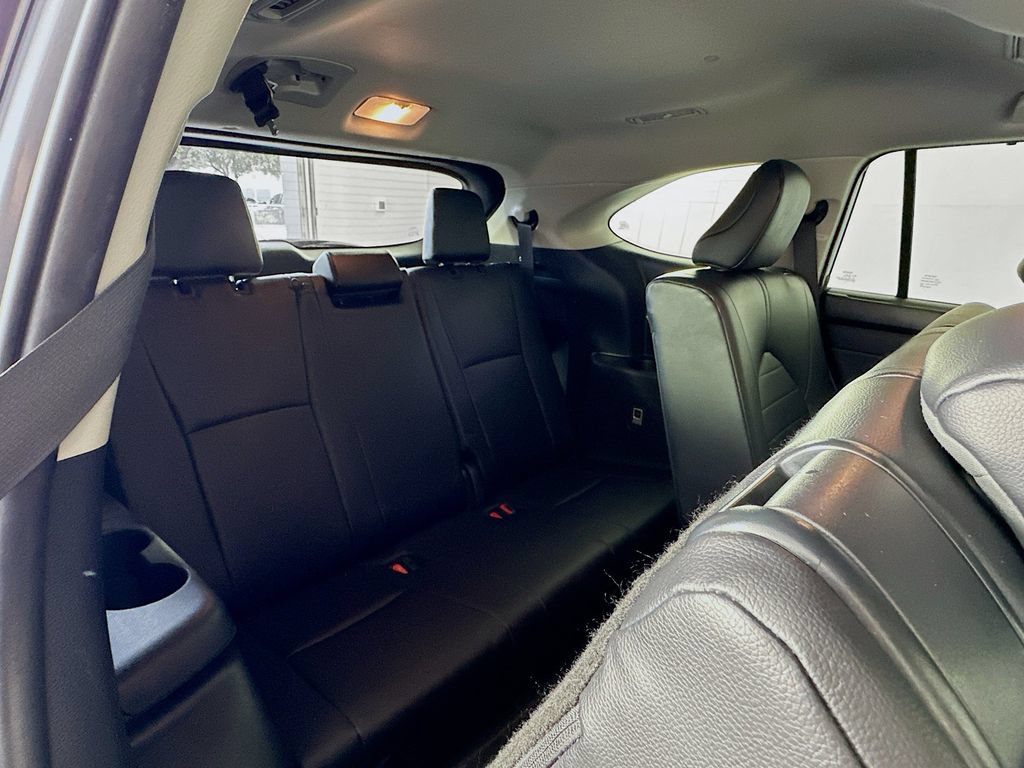 Used 2024 Toyota Highlander XLE FWD image 28