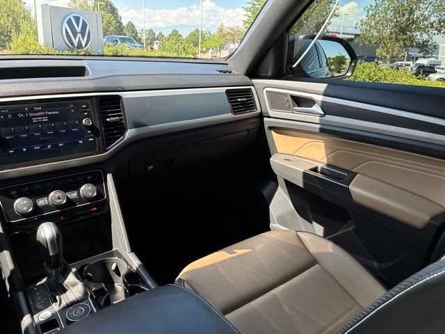 Used 2022 Volkswagen Atlas Cross Sport SEL R-Line AWD/4WD image 21