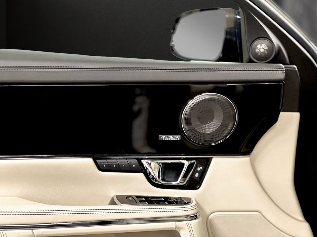 Used 2015 Jaguar XJ AWD/4WD image 35