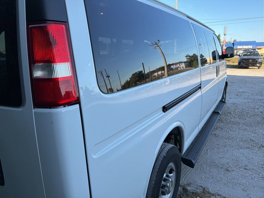 Used 2025 Chevrolet Express 3500 LT w/ LT Preferred Equipment Group RWD image 5