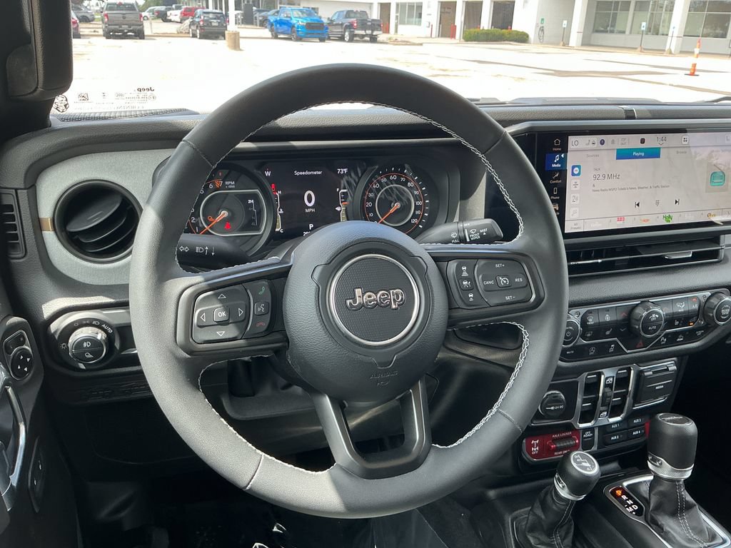 Certified 2025 Jeep Gladiator Sport AWD/4WD image 16