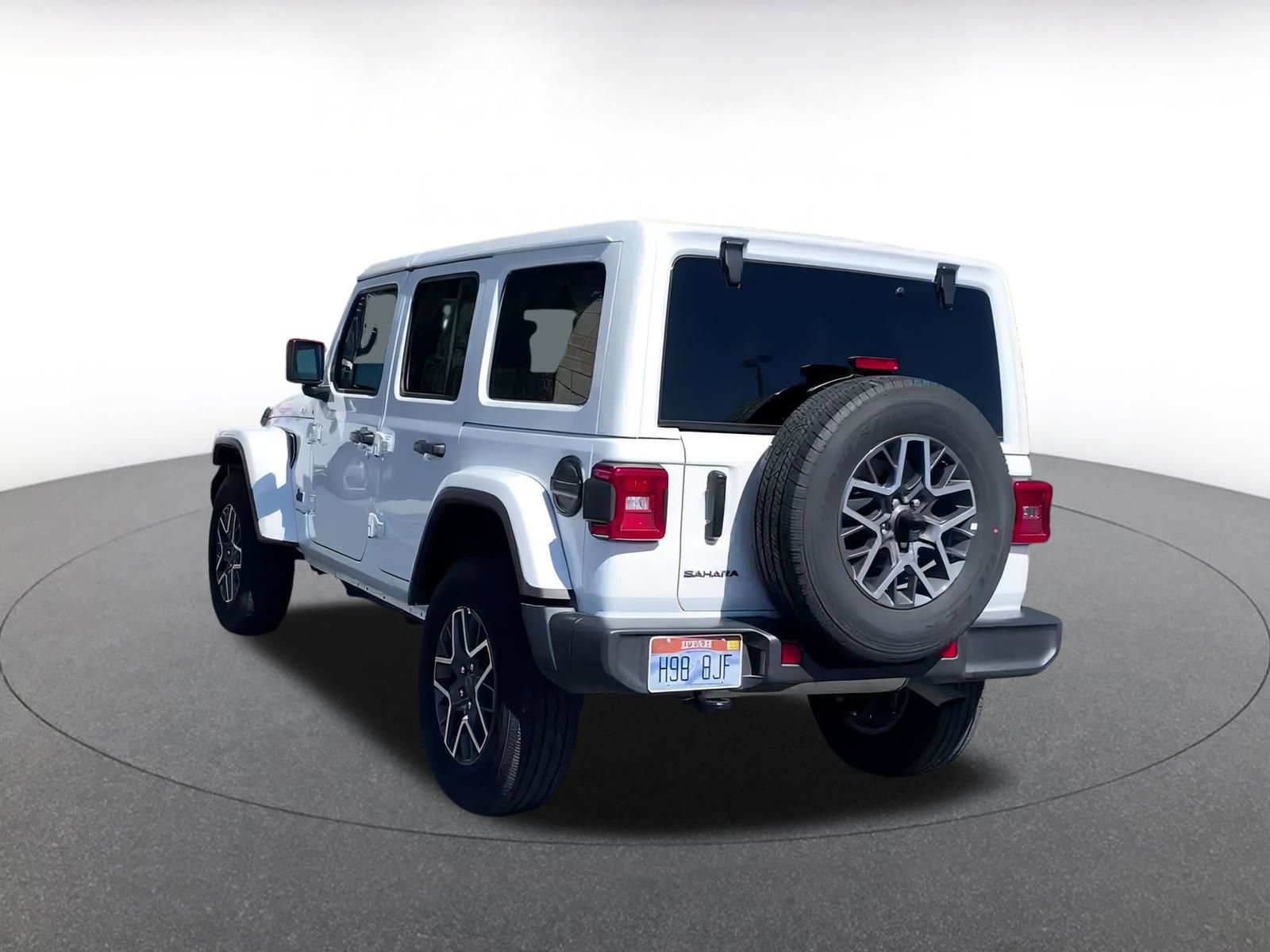 Used 2025 Jeep Wrangler Sahara image 11
