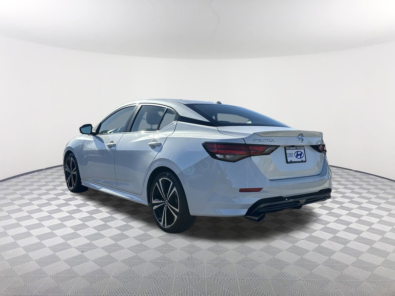 Used 2023 Nissan Sentra SR w/ SR Premium Package image 9