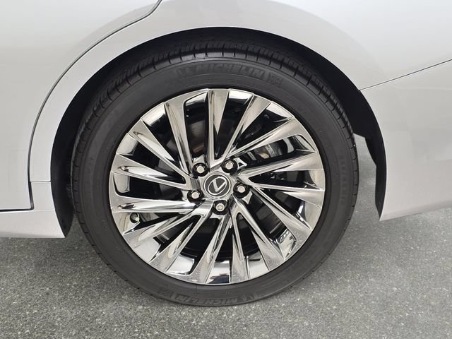 Used 2024 Lexus ES 300h w/ Technology Package FWD image 33