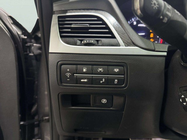 Used 2018 Genesis G80 3.3T Sport image 19