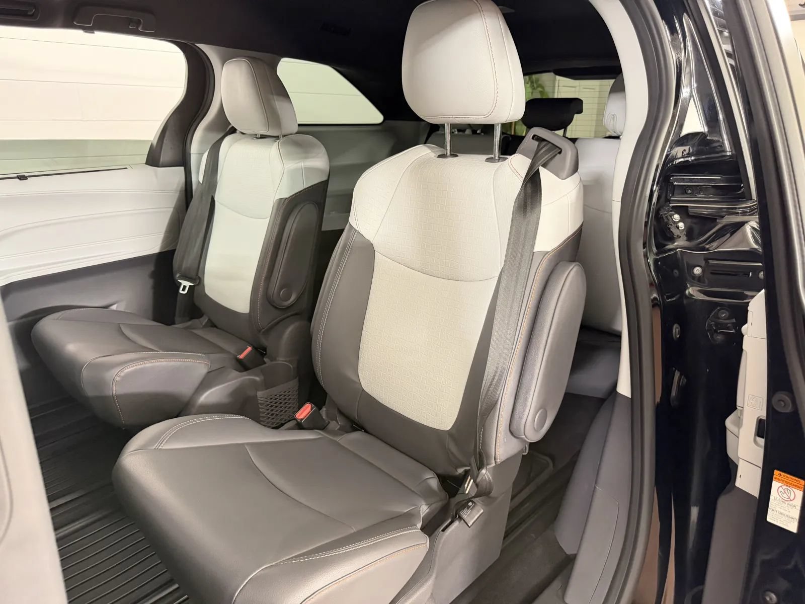 Used 2021 Toyota Sienna XSE AWD/4WD image 30