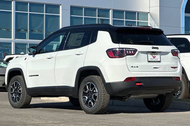 New 2026 Jeep Compass Trailhawk w/ Sun, Sound & Navigation Group AWD/4WD image 11