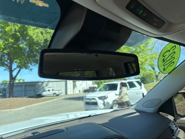 Used 2023 GMC Yukon Denali image 32