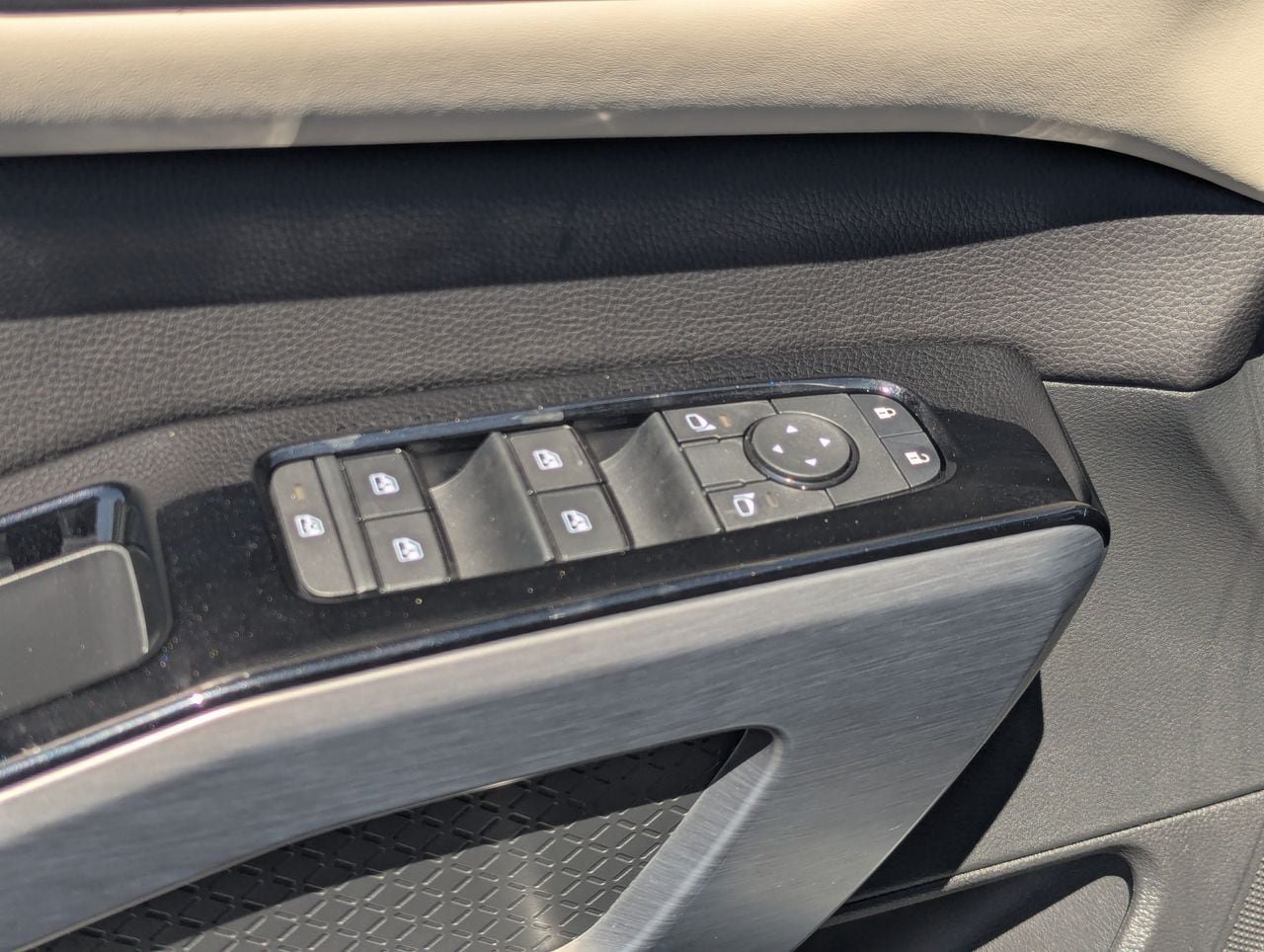 New 2026 Nissan Pathfinder SL FWD image 14