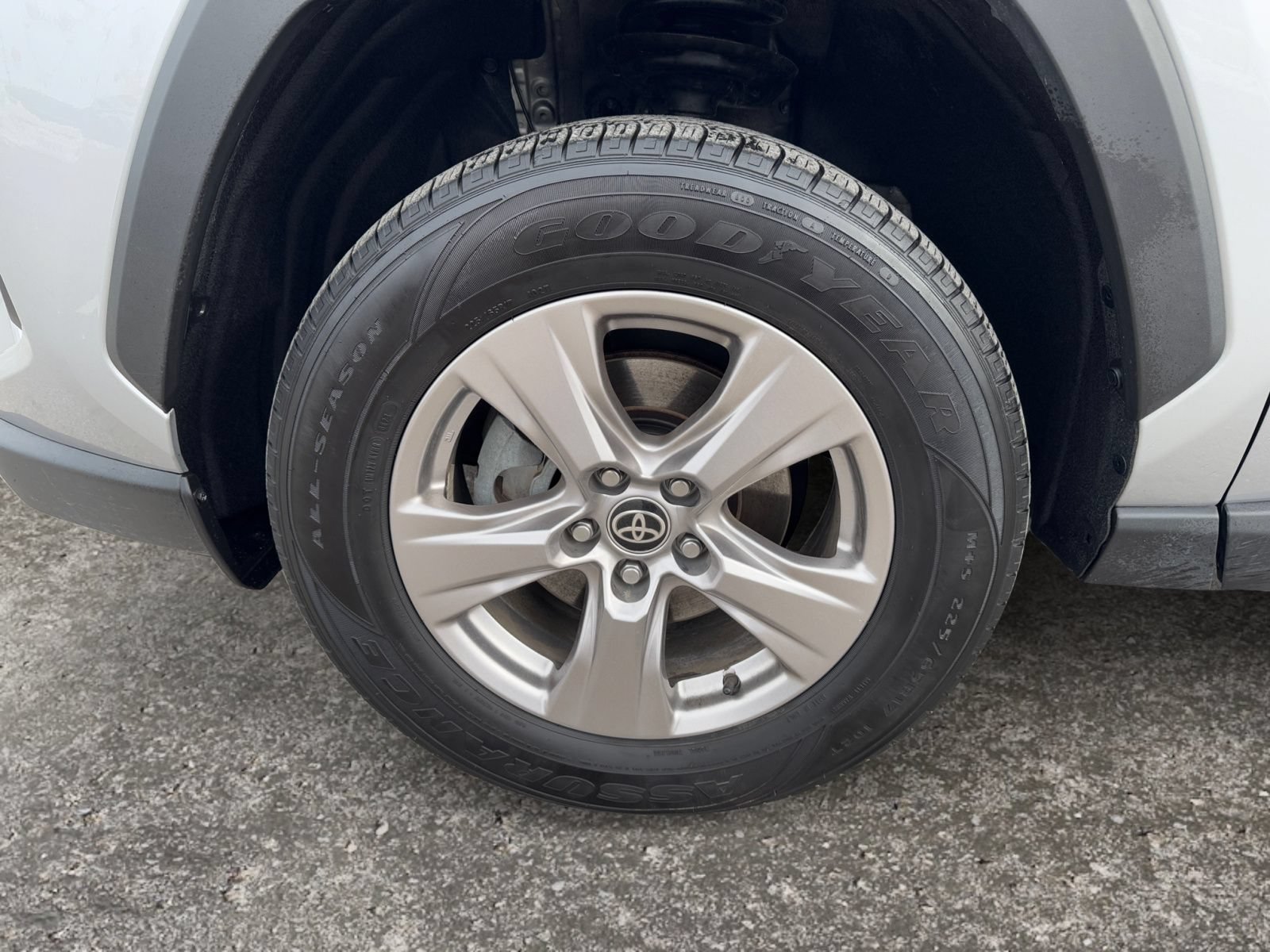 Used 2022 Toyota RAV4 XLE AWD/4WD image 13