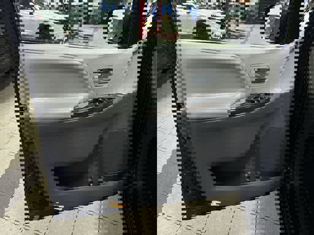 Used 2020 Toyota Sienna XLE w/ XLE Navigation Package image 32