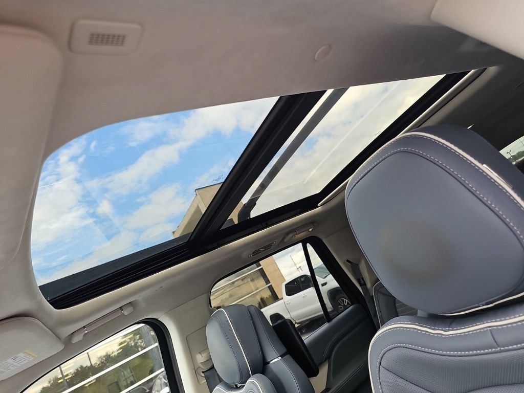 Used 2021 Lincoln Navigator L Black Label w/ Cargo Convenience Package AWD/4WD image 11