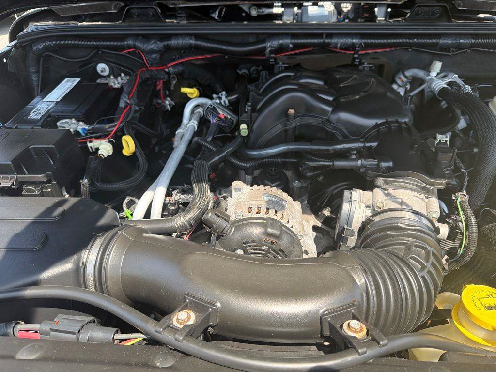 Used 2017 Jeep Wrangler Unlimited Sahara AWD/4WD image 8