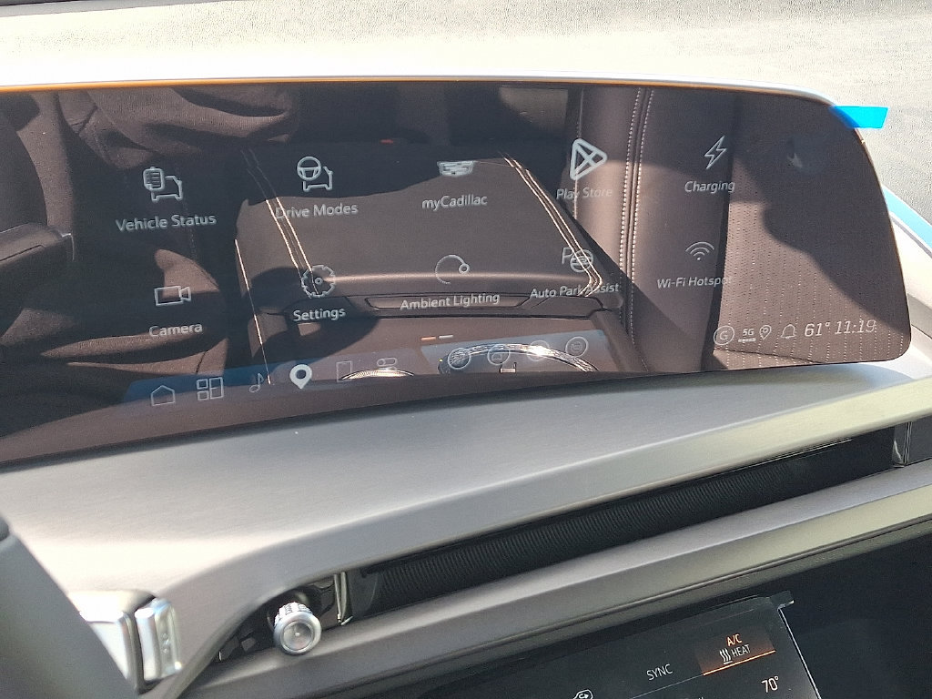 New 2027 Cadillac Vistiq Sport w/ LPO, Floor Liner Package AWD/4WD image 8