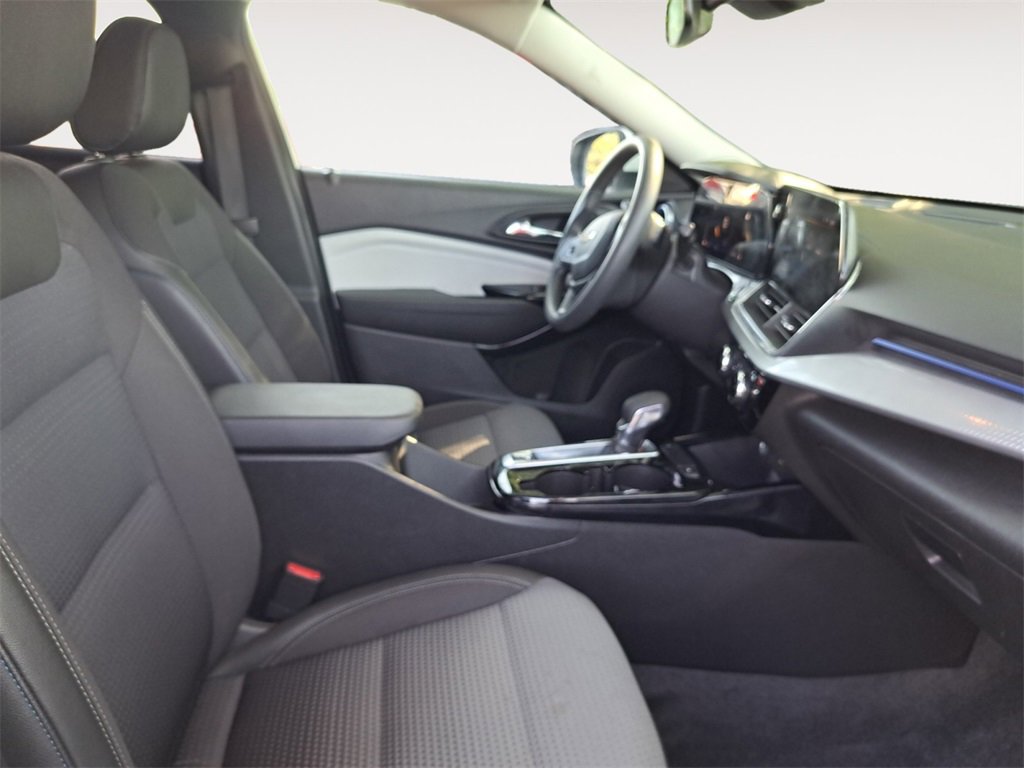 Used 2024 Chevrolet Trax LT image 15