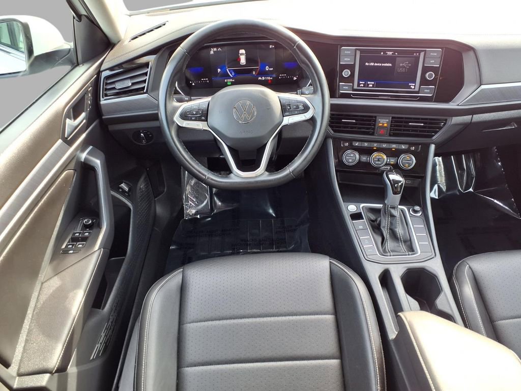 Used 2024 Volkswagen Jetta SE image 4