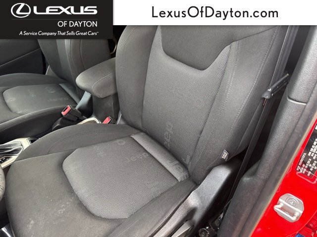 Used 2017 Jeep Renegade Latitude w/ Cold Weather Group image 17