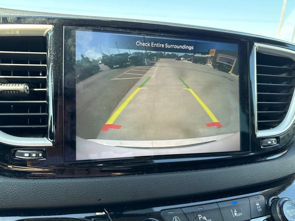 Used 2023 Chrysler Pacifica Touring-L FWD image 14