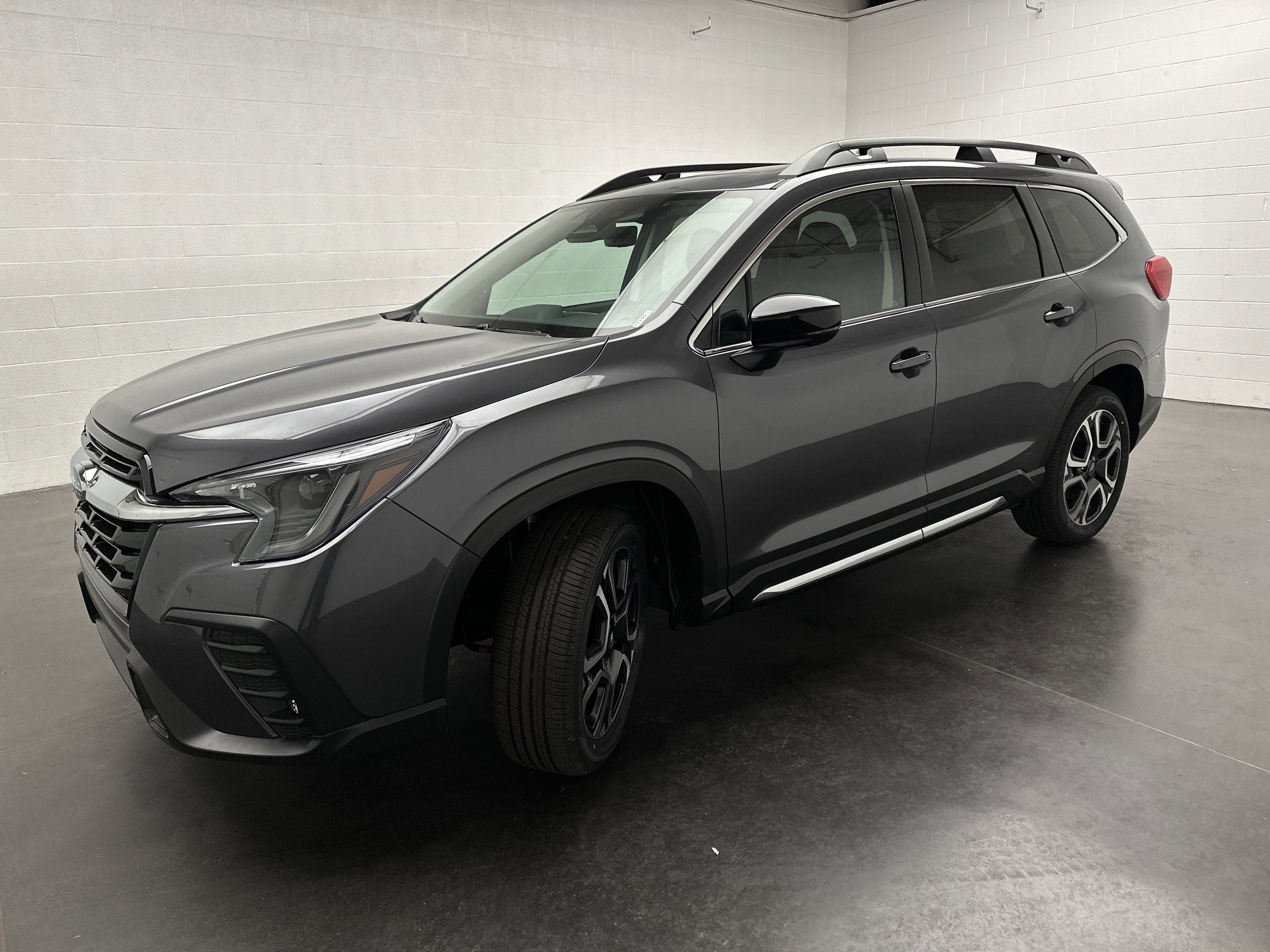 New 2025 Subaru Ascent Limited w/ Popular Package #2 image 4