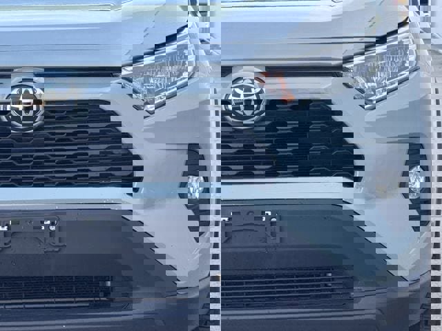 Used 2021 Toyota RAV4 XLE Premium image 9