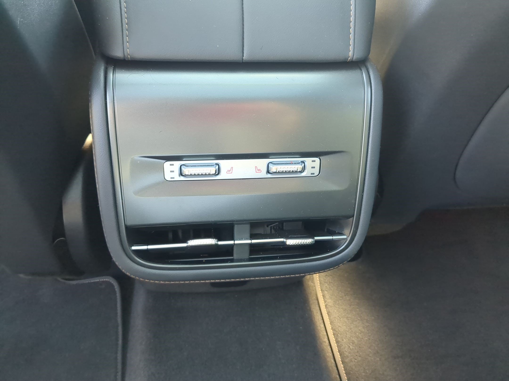 Used 2025 Lincoln Nautilus Reserve w/ Jet Appearance Package AWD/4WD image 29