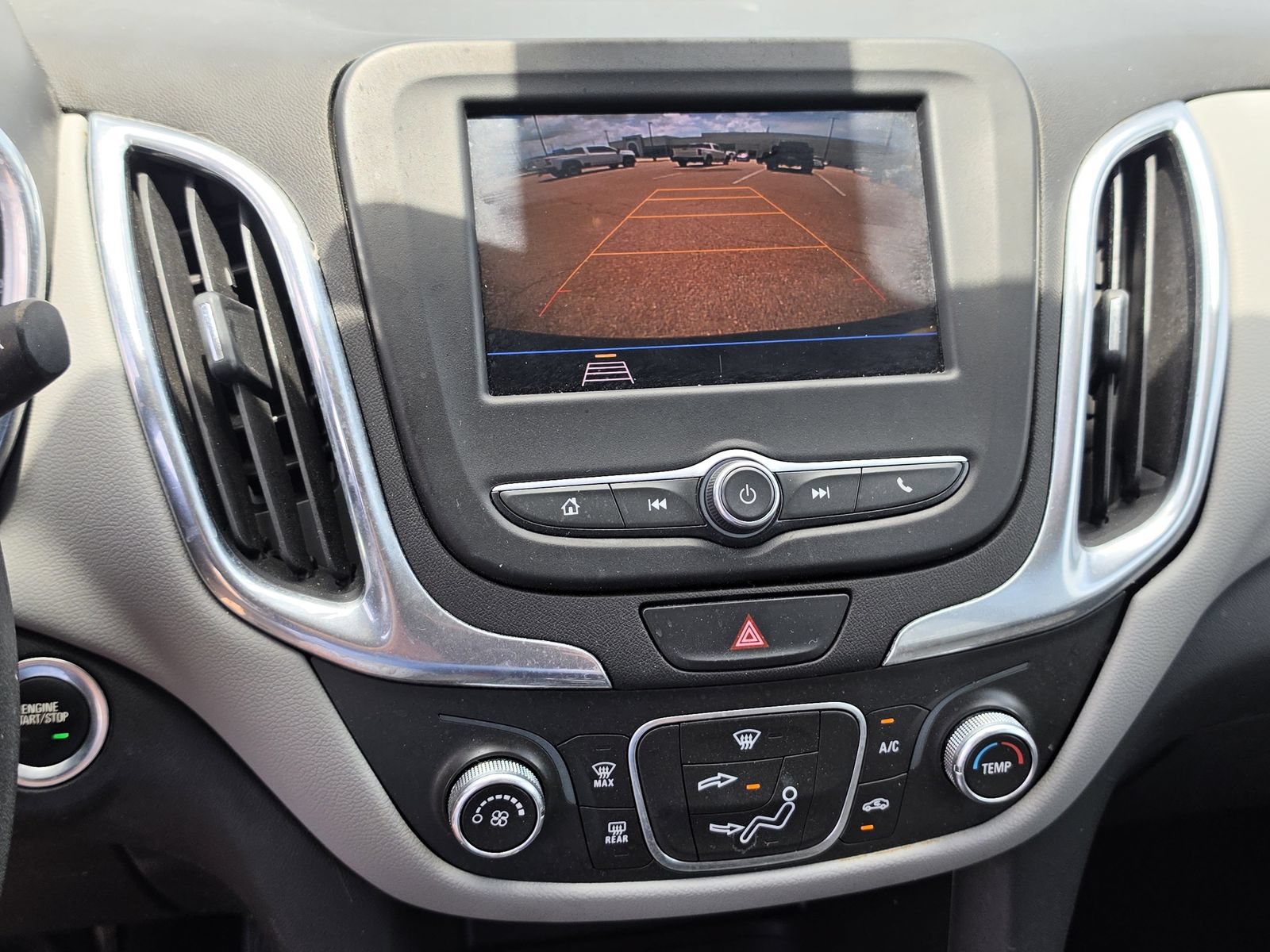 Used 2020 Chevrolet Equinox LS w/ LS Convenience Package FWD image 10