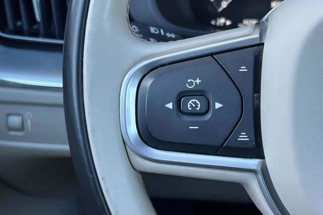 Used 2018 Volvo XC60 T6 Momentum w/ Convenience Package image 28