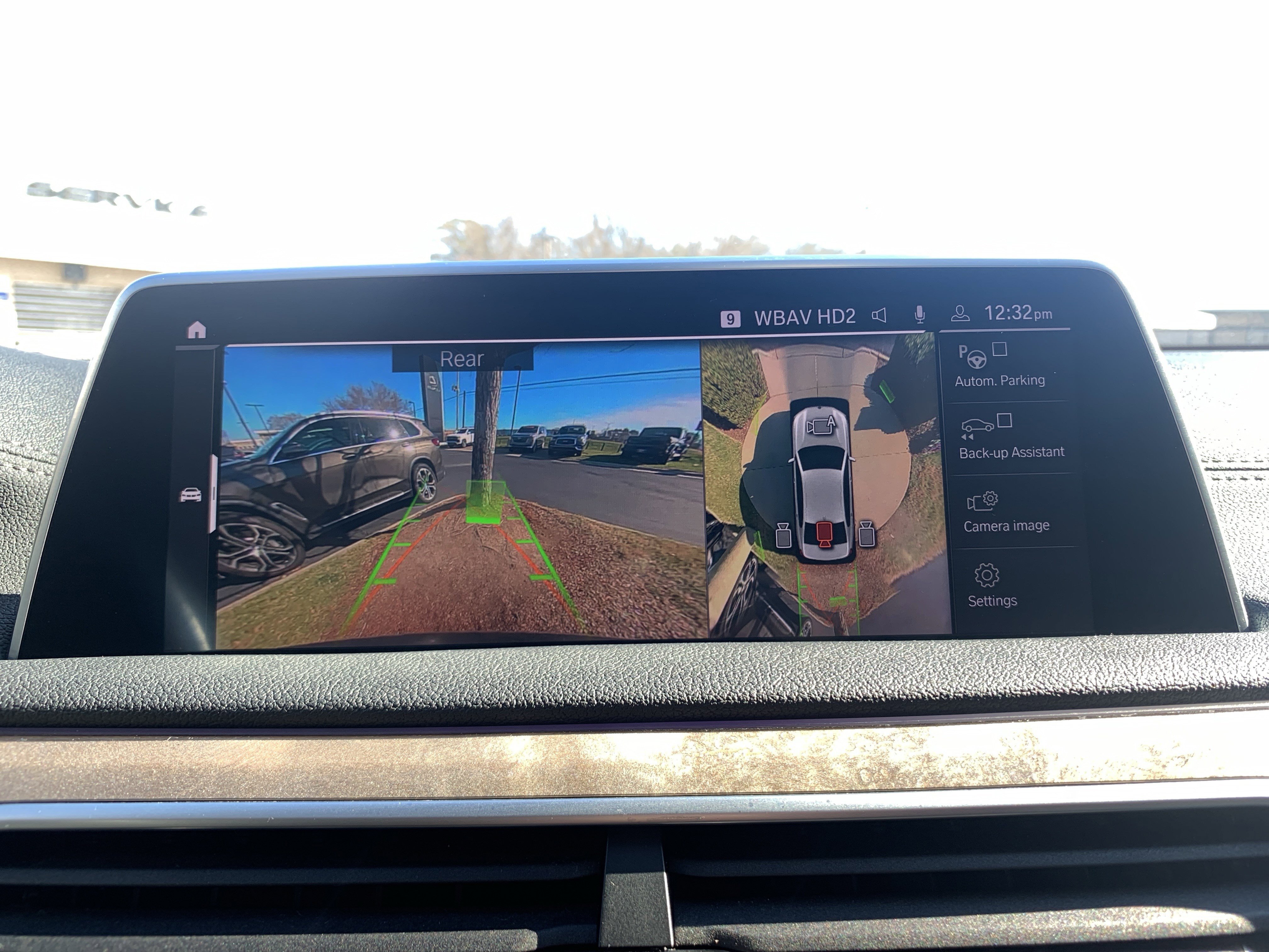 Used 2020 BMW 740i w/ Premium Package image 25