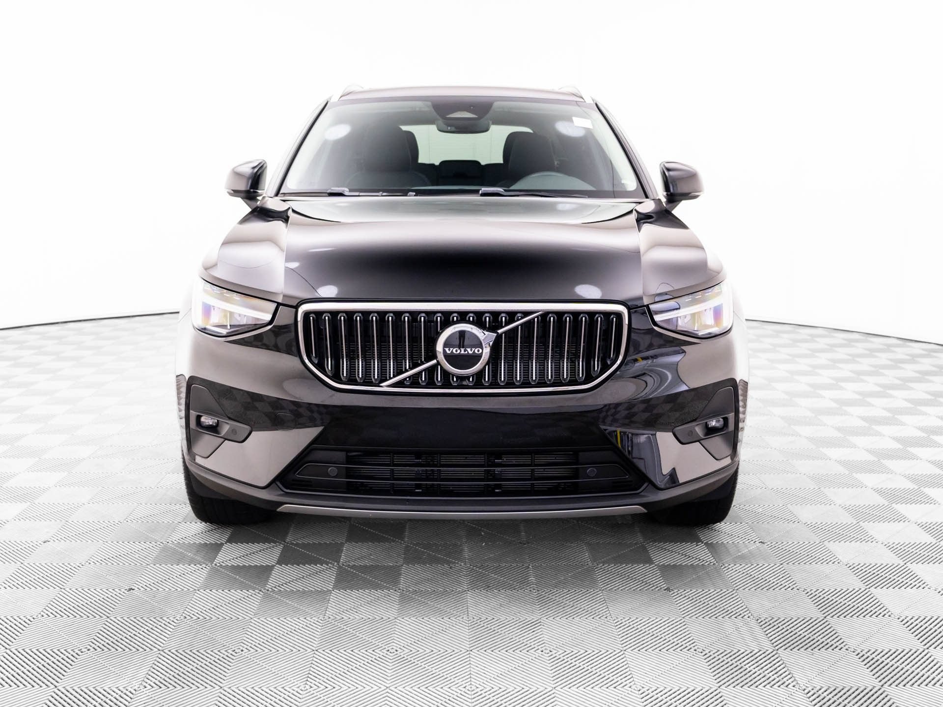 Used 2023 Volvo XC40 B5 Plus w/ Protection Package Premier AWD/4WD image 9