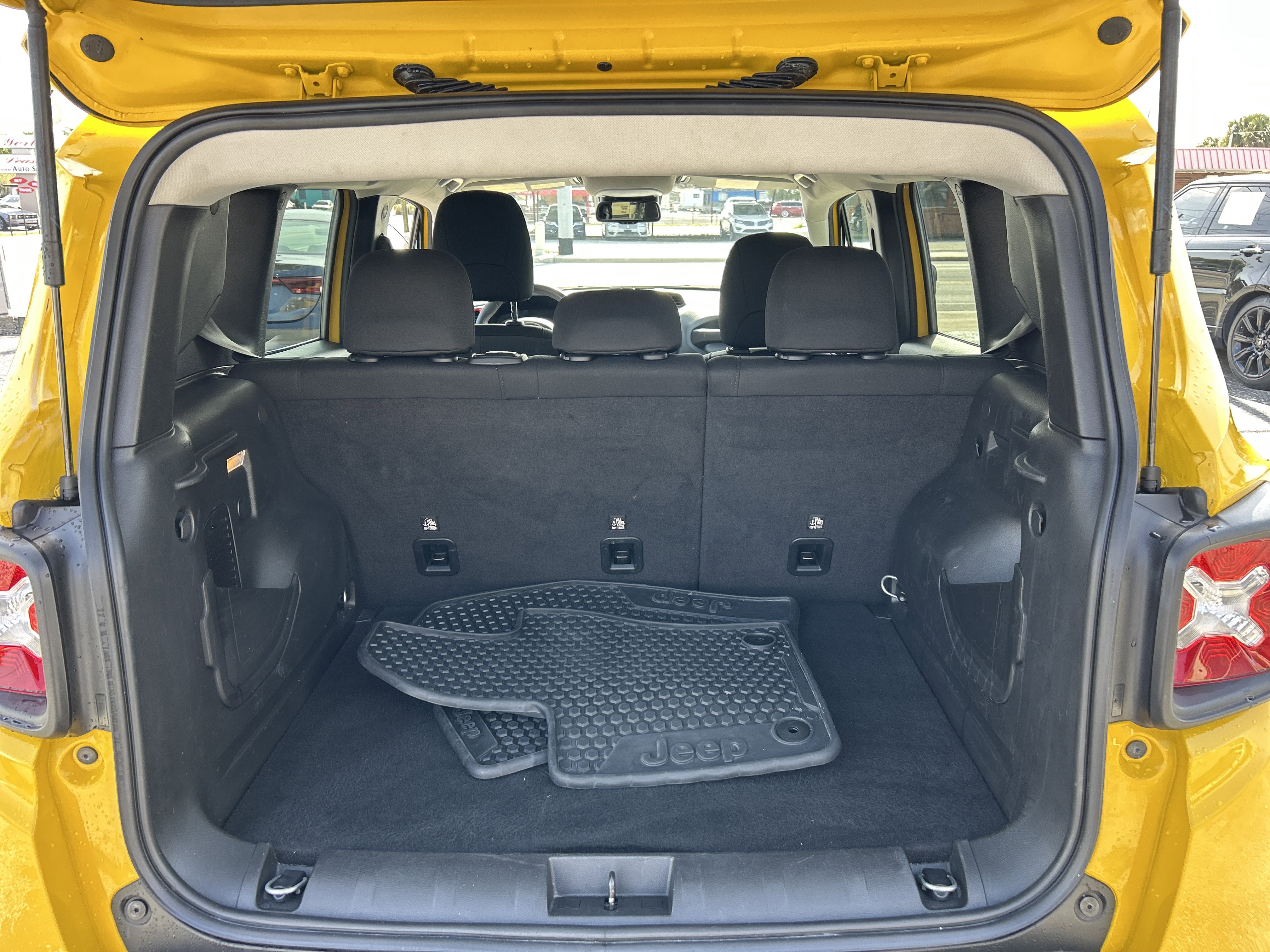 Used 2023 Jeep Renegade Trailhawk AWD/4WD image 5