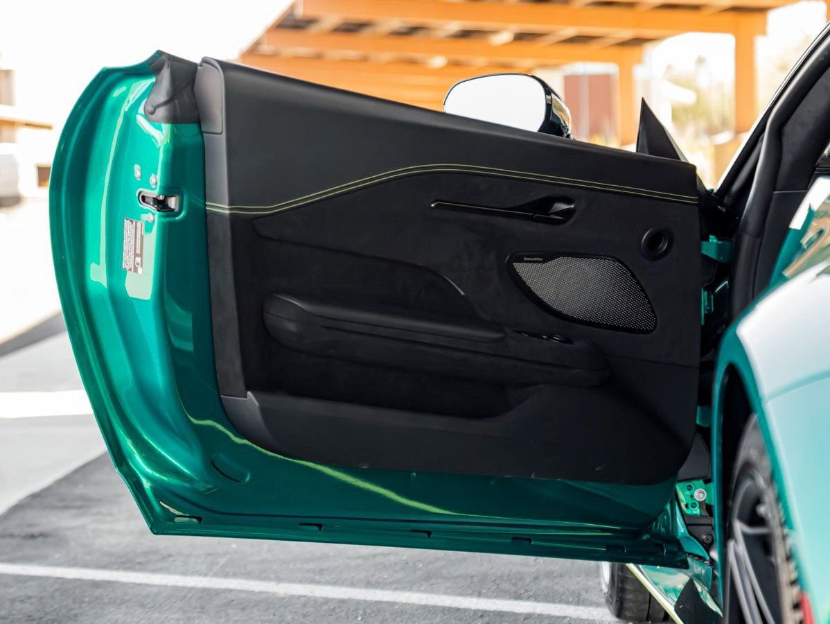 Used 2025 Aston Martin V8 Vantage Coupe image 13