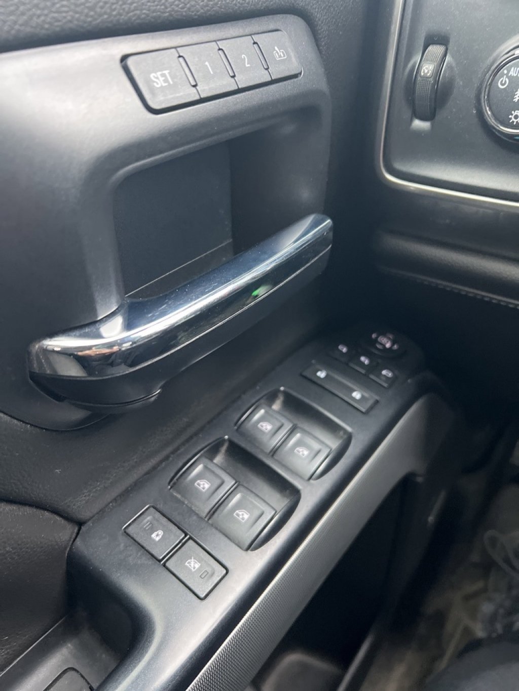 Used 2018 Chevrolet Silverado 1500 LTZ Z71 w/ Centennial Edition image 6