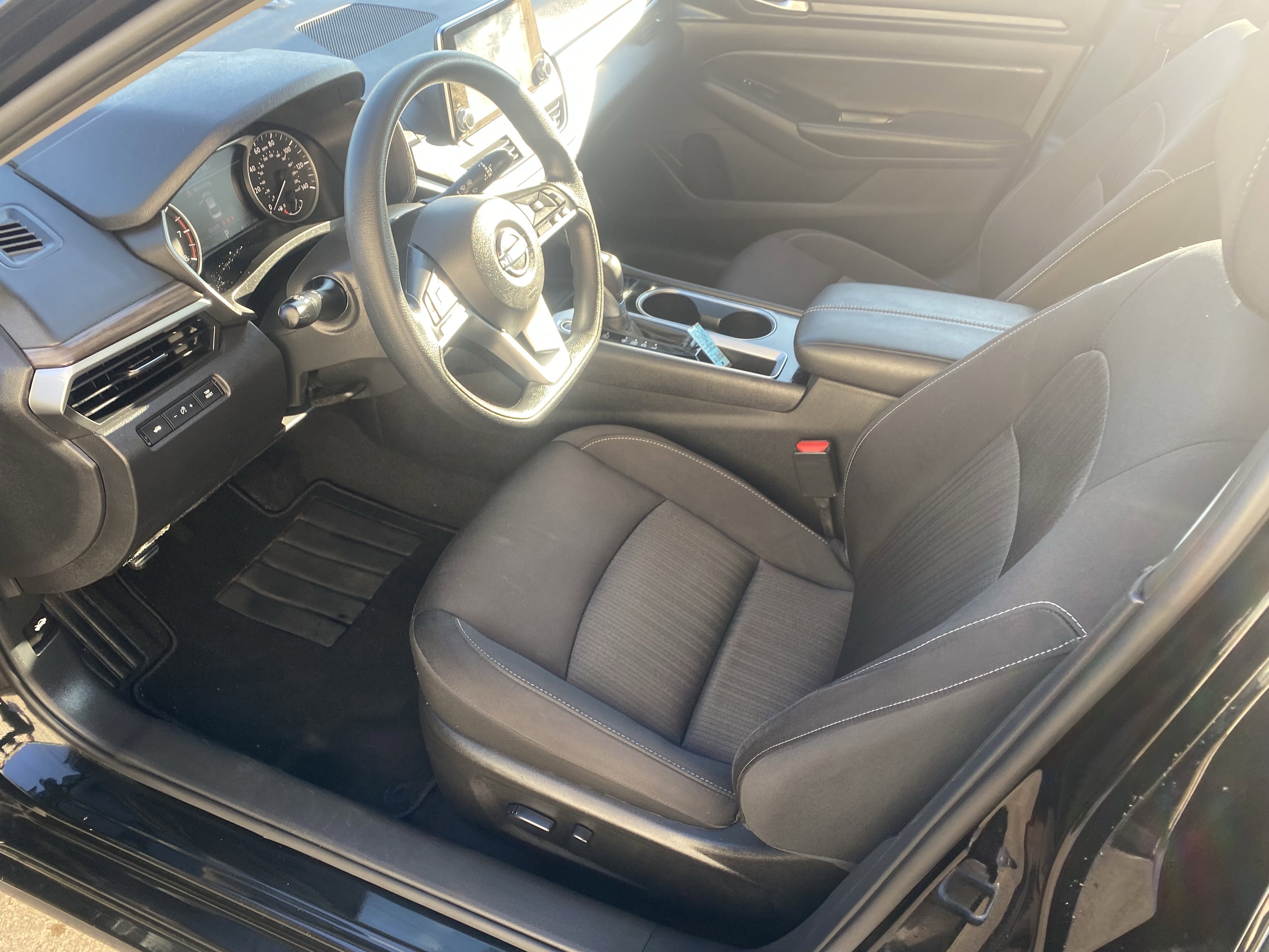 Used 2024 Nissan Altima 2.5 SV image 10