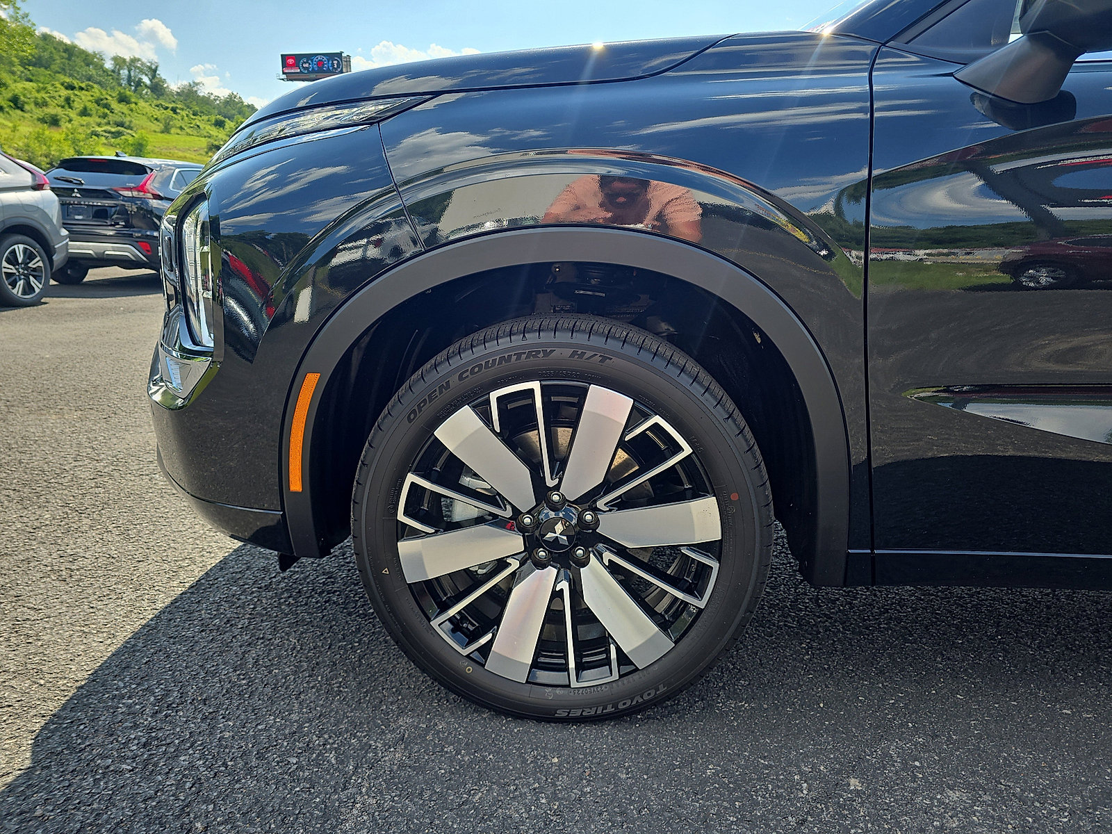 New 2025 Mitsubishi Outlander image 8