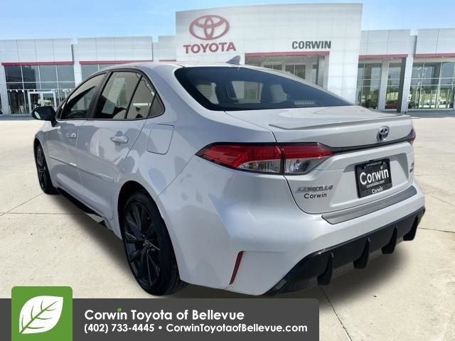 Used 2023 Toyota Corolla SE image 3