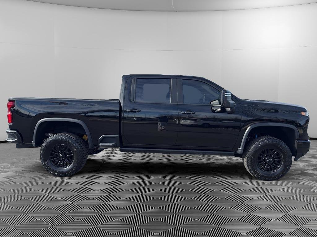 Used 2024 Chevrolet Silverado 2500 ZR2 w/ Technology Package image 8