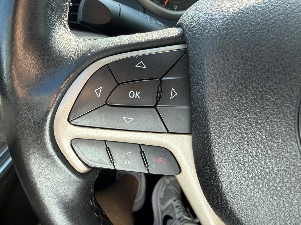 Used 2016 Jeep Cherokee 75th Anniversary FWD image 11
