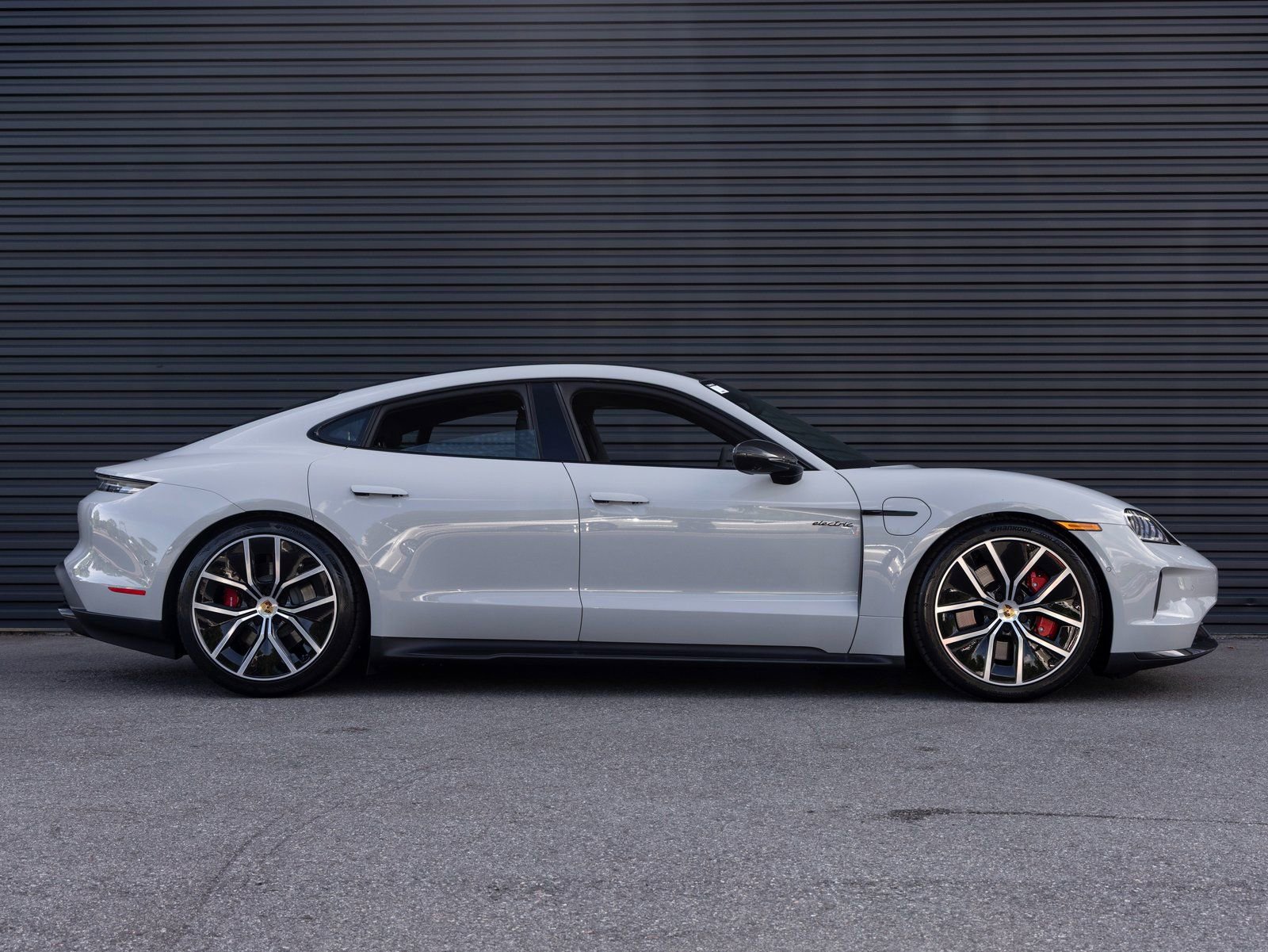 Used 2025 Porsche Taycan GTS image 8