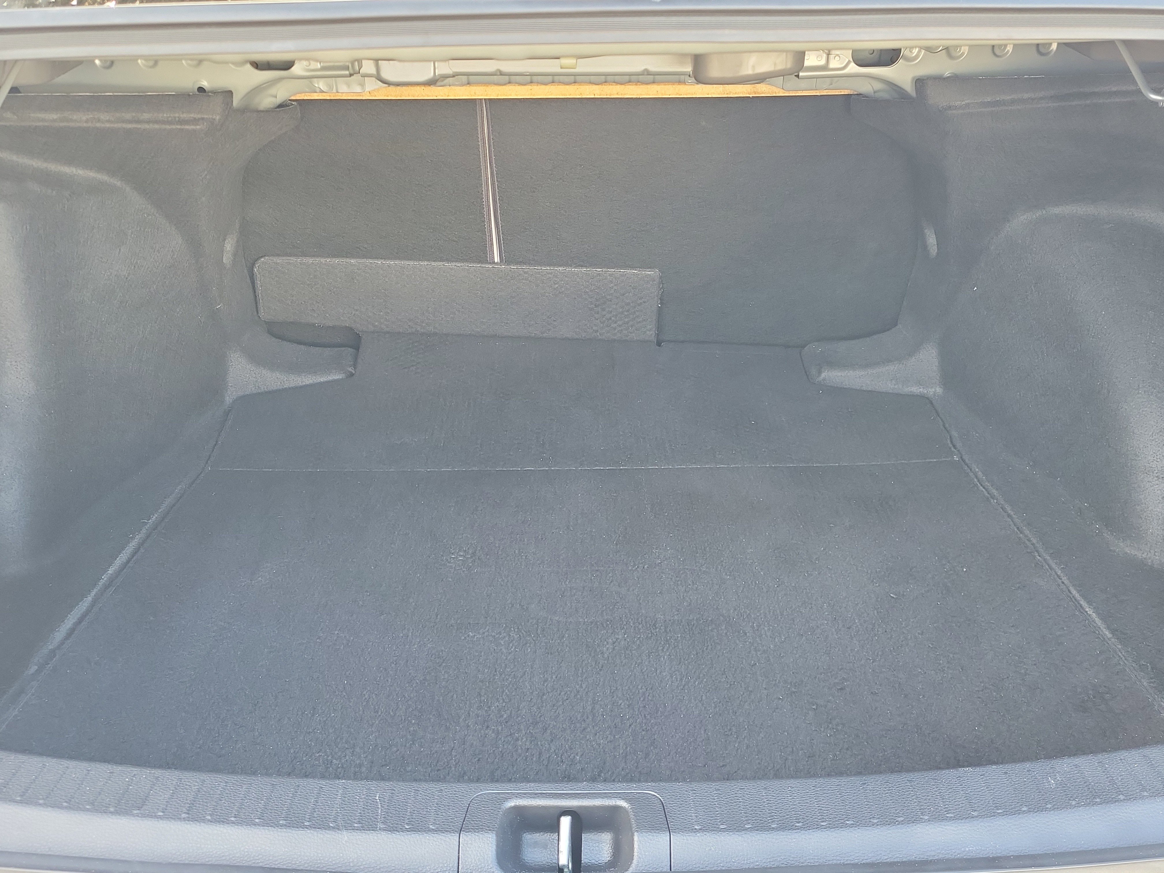 Used 2025 Toyota Corolla LE w/ Convenience Package image 8