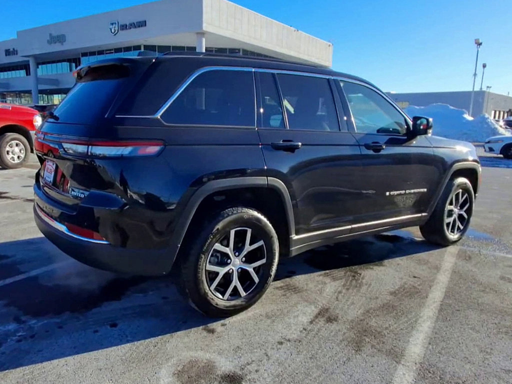 Used 2024 Jeep Grand Cherokee Limited image 8
