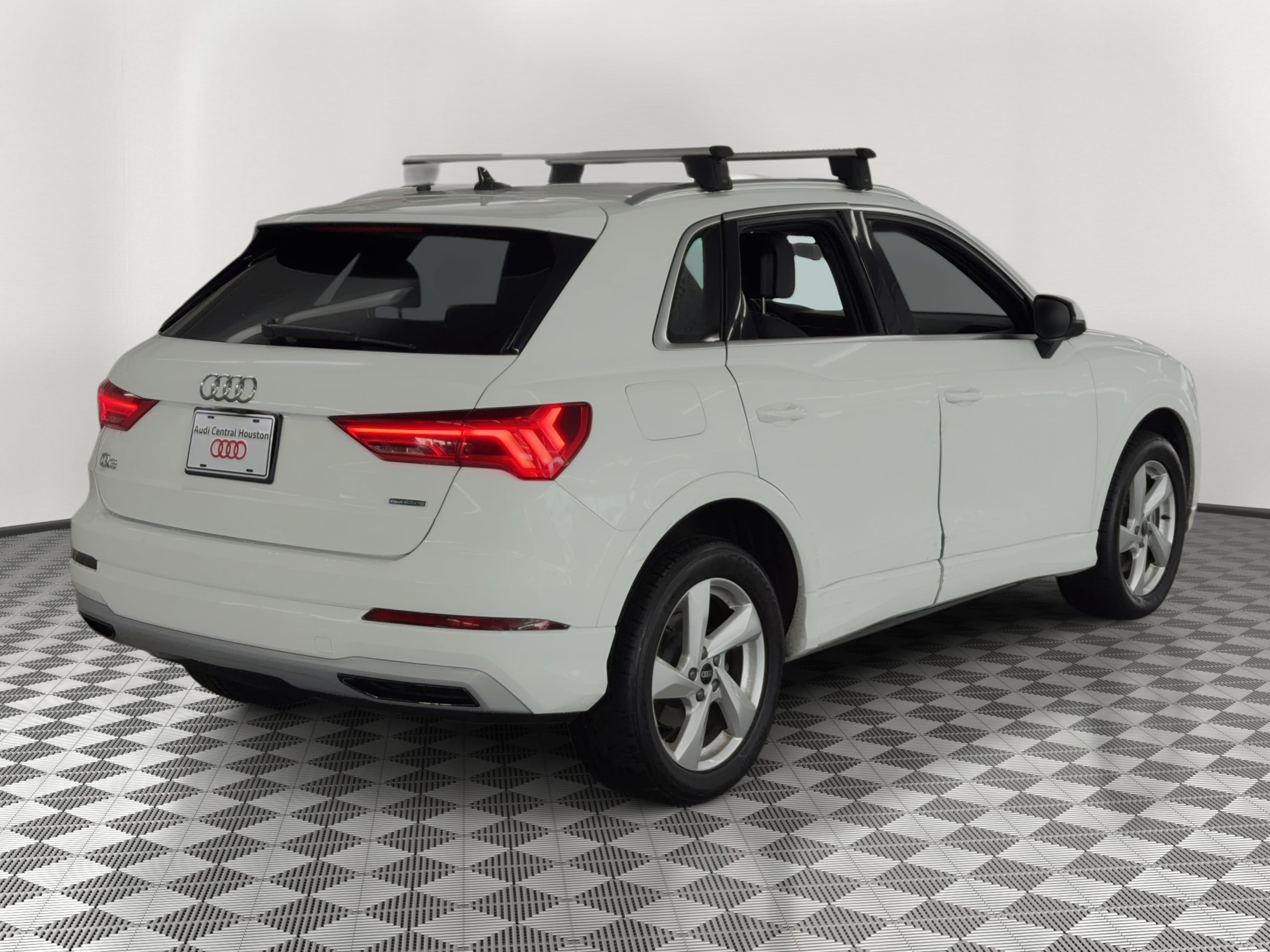 Used 2021 Audi Q3 2.0T Premium AWD/4WD image 9