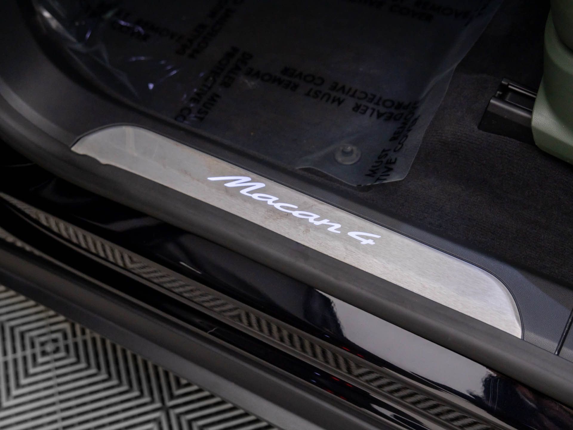 Certified 2024 Porsche Macan 4 Electric image 17