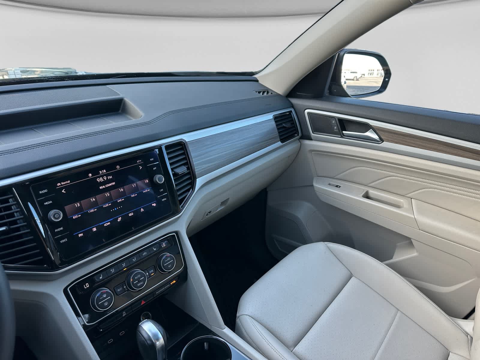 Used 2021 Volkswagen Atlas SEL AWD/4WD image 30