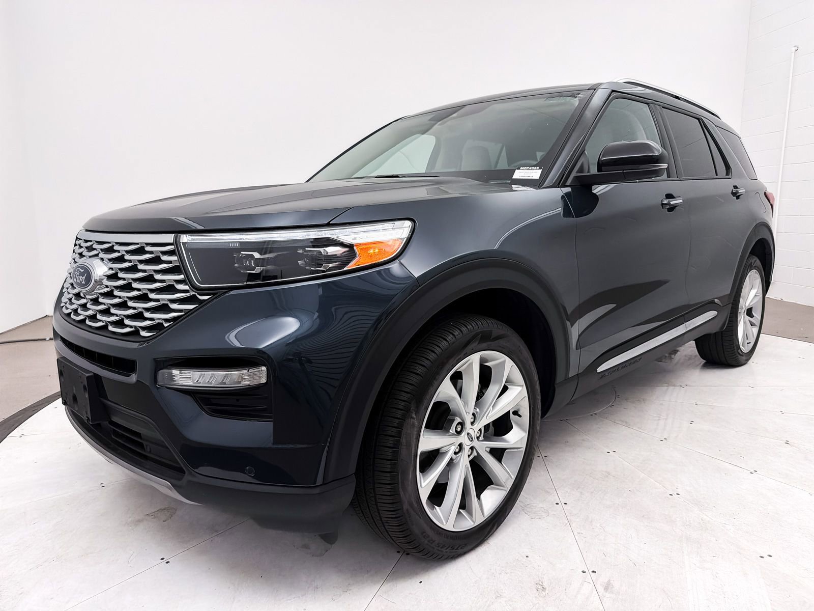 Used 2023 Ford Explorer Platinum w/ Technology Package AWD/4WD image 14