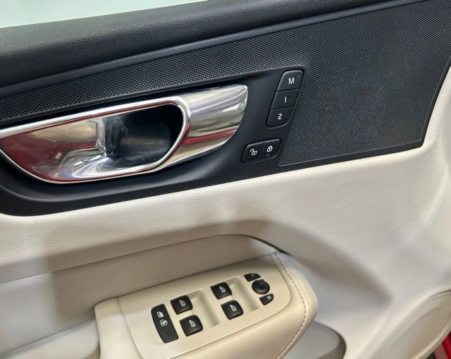 Used 2018 Volvo XC60 T8 Inscription image 27