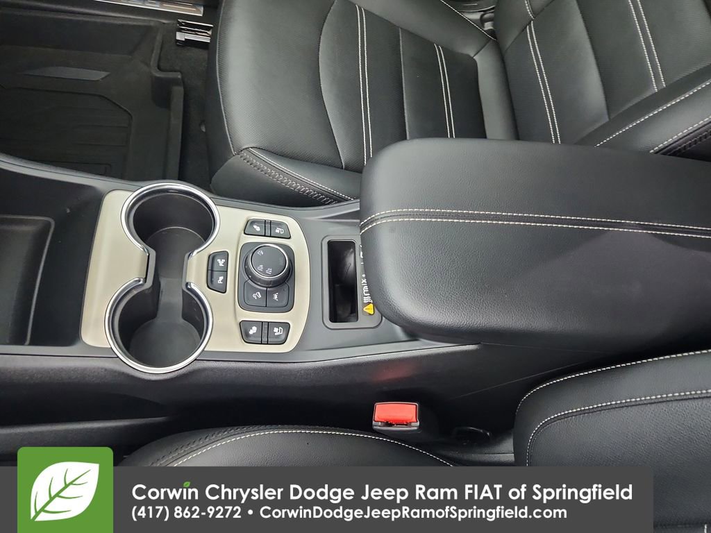 Used 2023 GMC Terrain Denali w/ Denali Premium Package AWD/4WD image 28