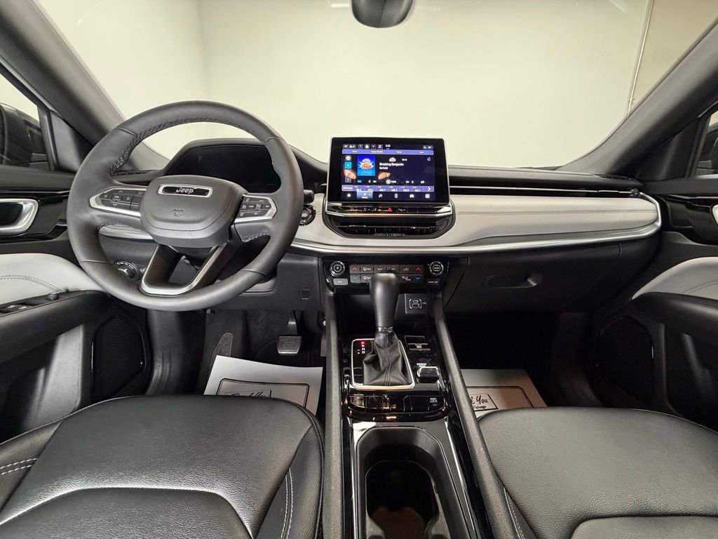 Used 2025 Jeep Compass Limited image 10