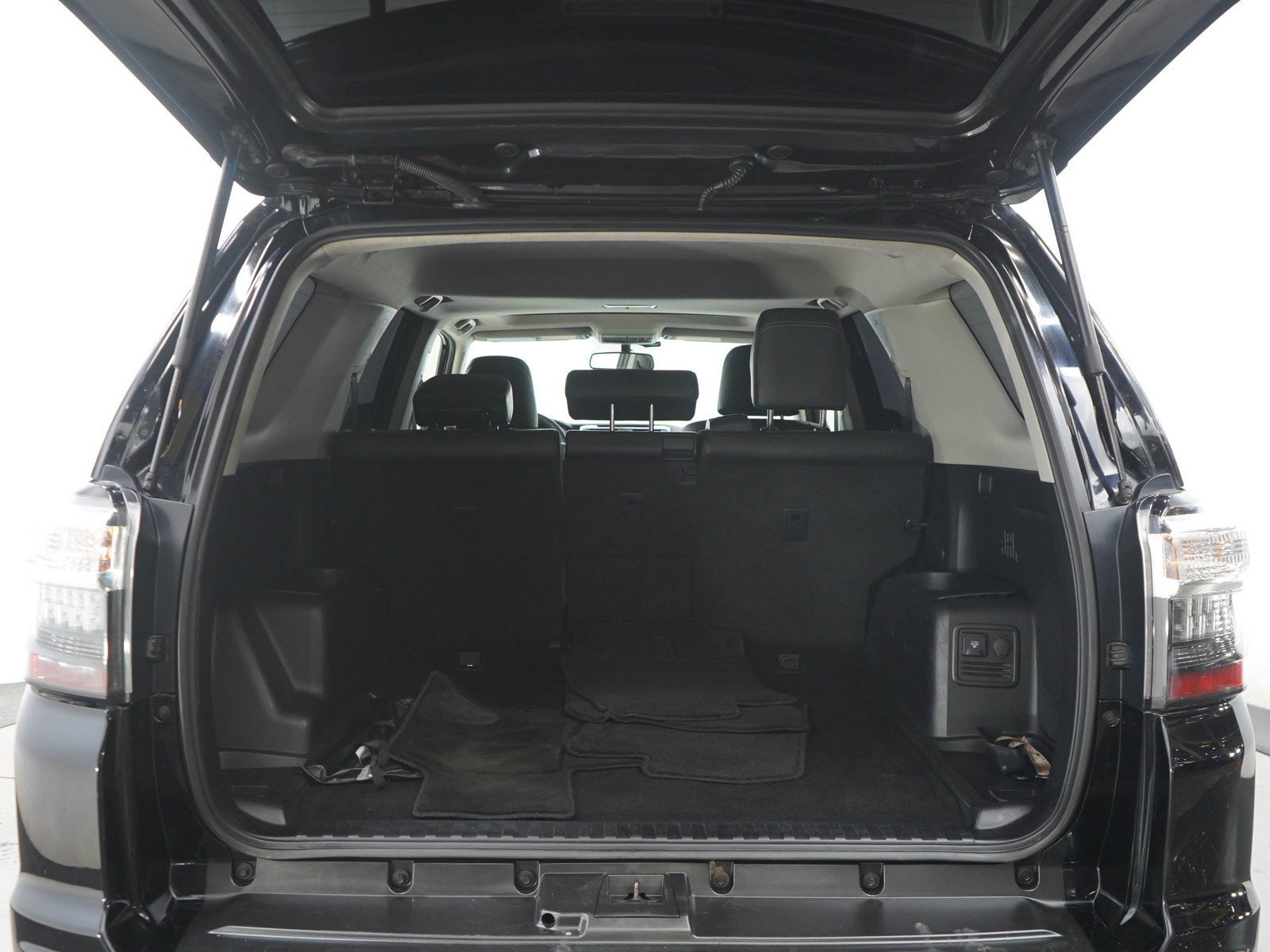 Used 2018 Toyota 4Runner Limited AWD/4WD image 17