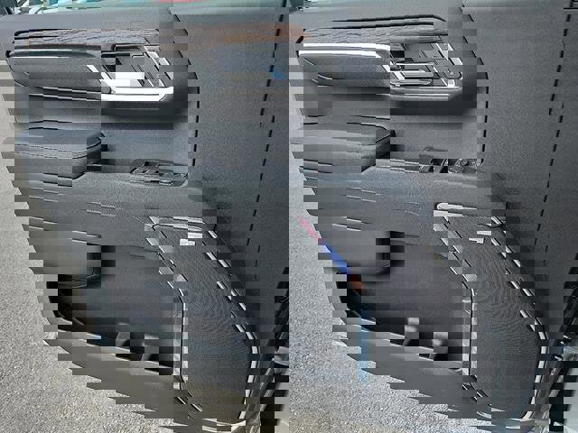 New 2026 GMC Sierra 1500 SLT image 13