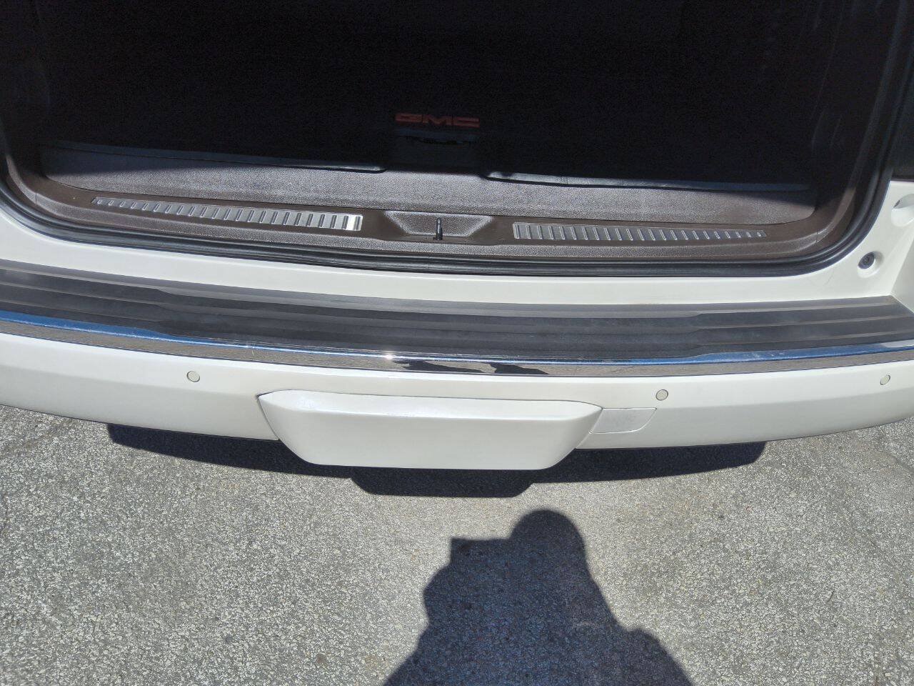 Used 2015 GMC Yukon XL Denali w/ Touring Package RWD image 30